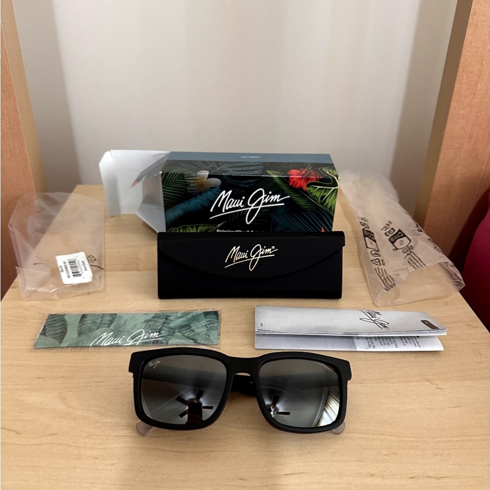 NEW Maui Jim Stone Shack Polarized Sunglasses Matte Black/Gray Mirror Glass